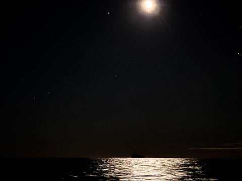 Yesterday evening ended in clear skies and calm waters.