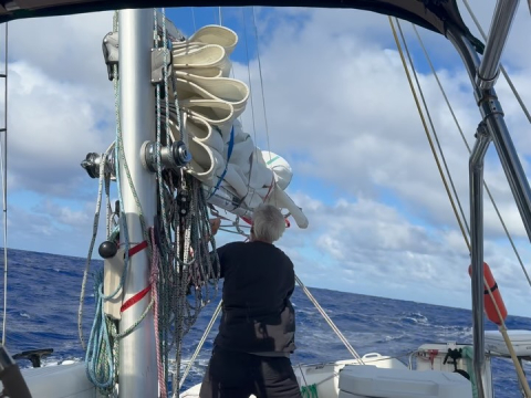 After 28 days and over 3900 nautical miles, the Around the Americas crew made it to Hil…